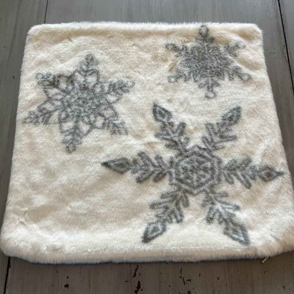 Pottery Barn Cream Gray Snowflake Print Faux Fur 18"x 18” Pillow Cover